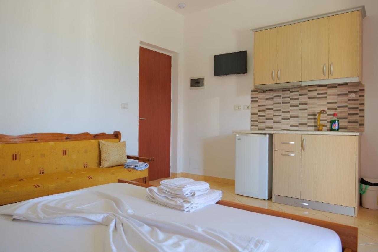 Pellumb Apartments Ksamil Eksteriør billede